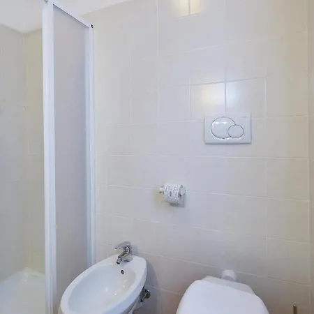 1 Bedroom Beautiful In Appartement